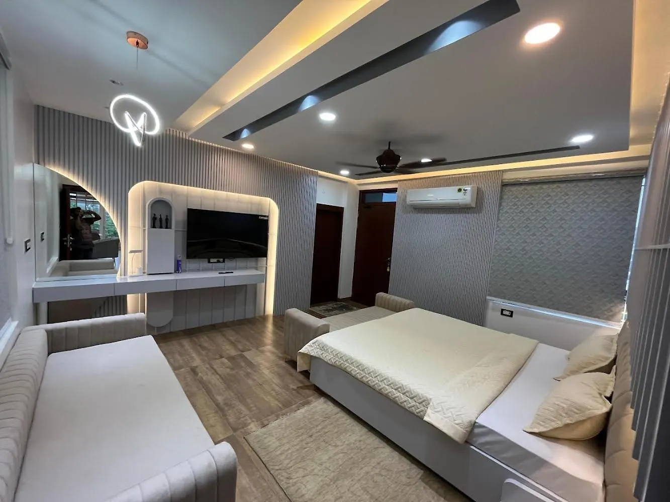 Luxury Stay Private Home With Jacuzzi & Pool Varanasi India