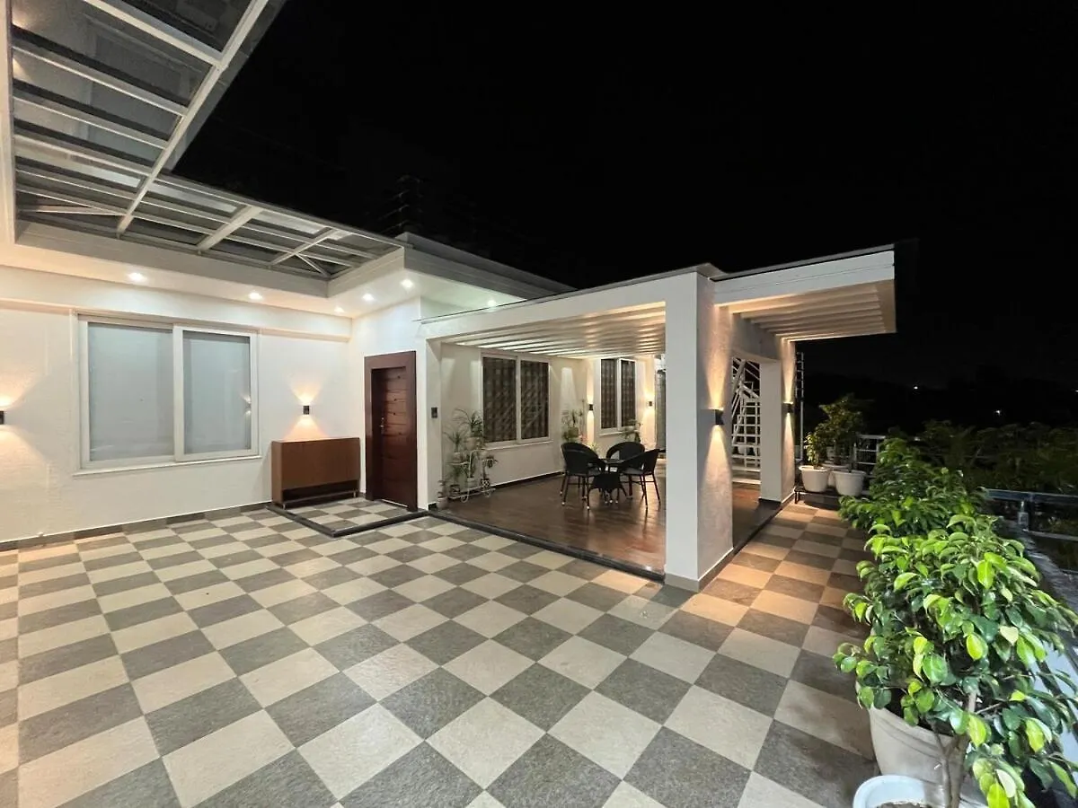 Luxury Stay Private Home With Jacuzzi & Pool Varanasi Apartment